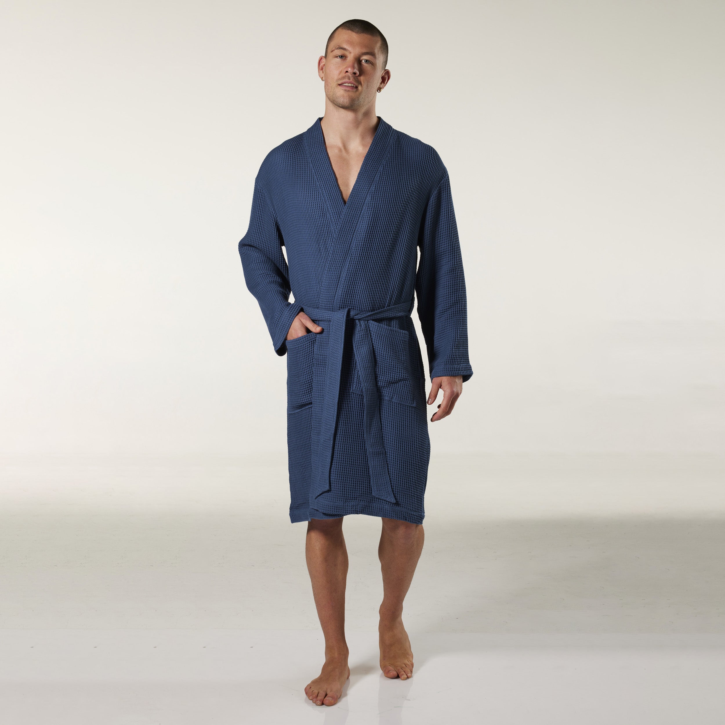 Men's Waffle Texture Bamboo Woven Robe Model Image 3