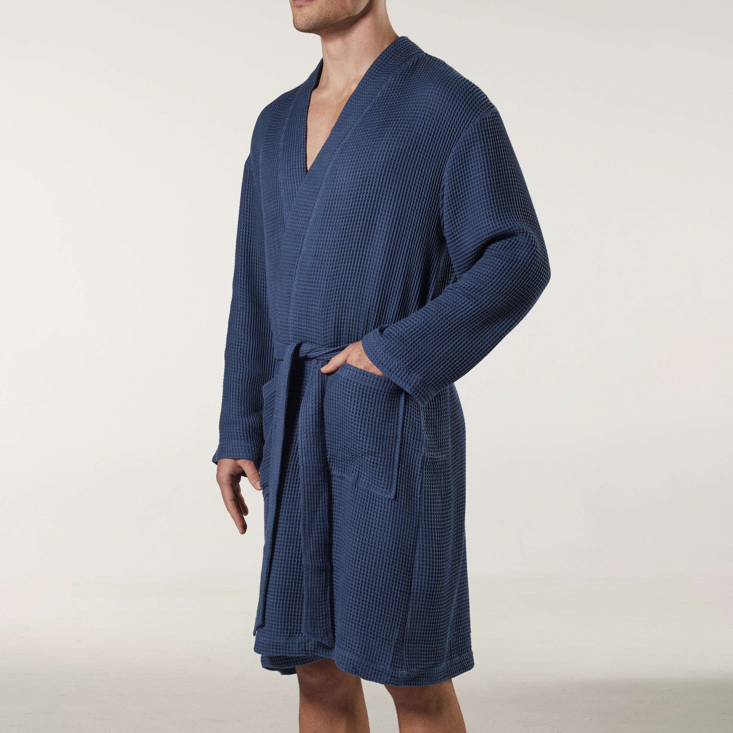 Men's Waffle Texture Bamboo Woven Robe Model Image 2