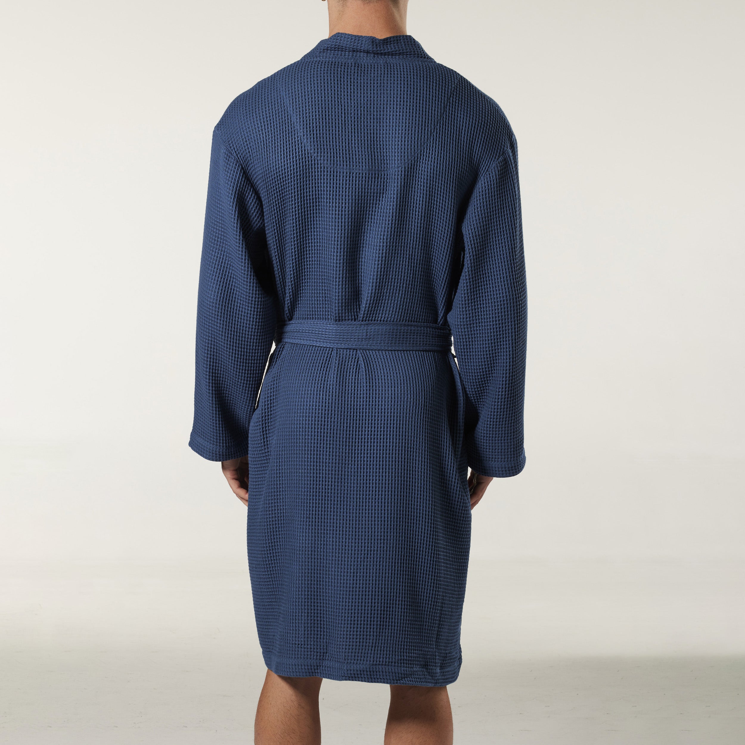 Men's Waffle Texture Bamboo Woven Robe Model Image 4